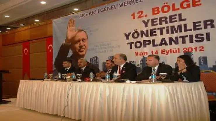 AK PARTİ VAN'A ASILIYOR